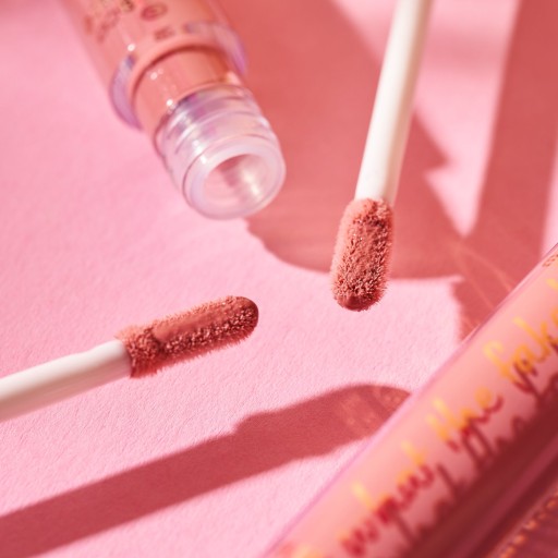 Essence What The Fake! Lesk na pery 02 Oh My Nude!
