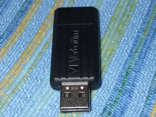 Verbatim 8GB USB 2.0 PinStripe
