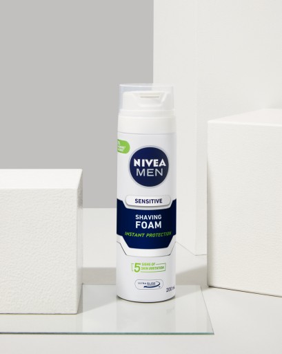 NIVEA MEN Pena na holenie Sensitive 200 ml