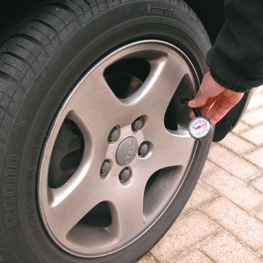 CarPoint kruhový tlakomer do auta 3,5 bar