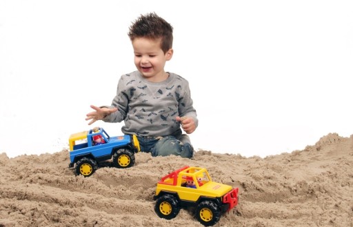 TERÉNNE VOZIDLO JEEP + 2 POSTAVY PRE CESTUJÚCICH 36636