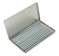 12 farebných drevených pasteliek v kovovej krabičke