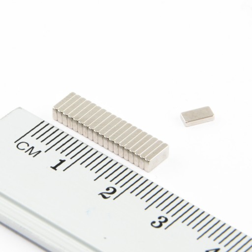 NEODYMIOVÝ MAGNET 5x2,5x1 N38 - 100 KS