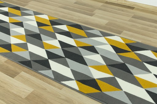 šírka 60 cm ŠEDÝ ŽLTÝ KOBEREC KOBEREC LUNA TROJUHOLNÍKY ROMBUSKY NA CHODBU