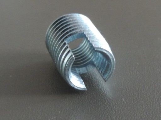 Zlomené puzdrá, opravný závit M8 x1,25, puzdro 15 mm