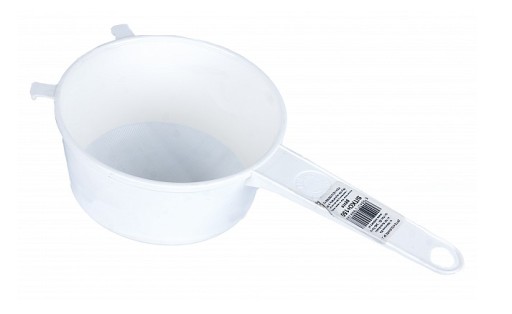 Husté plastové sitko s rukoväťou, 15 cm