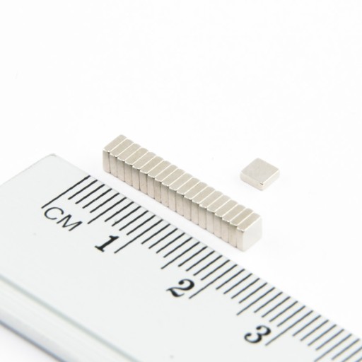NEODYMIOVÝ MAGNET TANIER 3x3x1 N38 100 KS