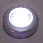 Prenosná 3x LED lampa napájaná 3xAAA samolepiaca