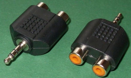 Malý adaptér JACK 3.5 stereo zástrčka/2x zásuvka RCA cinch adaptér (0819)