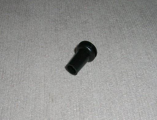 čierne PVC odľahčenie ťahu 9,5/6,4mm L=14,3mm 10 ks