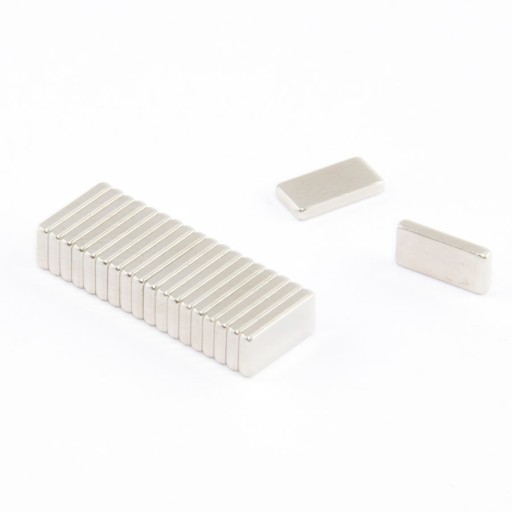NEODYMOVÝ MAGNET 8x4x1,2 N38 - 50 KS