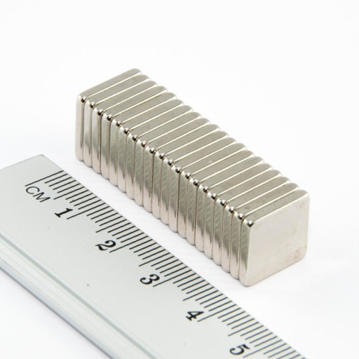 NEODYMOVÝ MAGNET 12x12x2 N38 - 10 KS