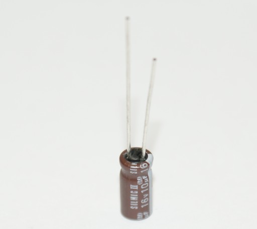 ELNA SILMIC II RFS 10uF/16V PRE AUDIO - 6ks (#112)