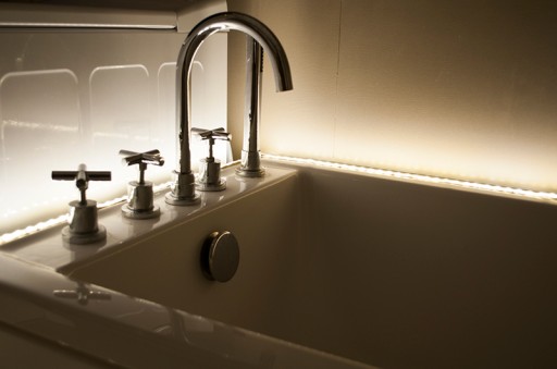 LED pás 3528 4,8W IP20 podložka pre teplo 1M