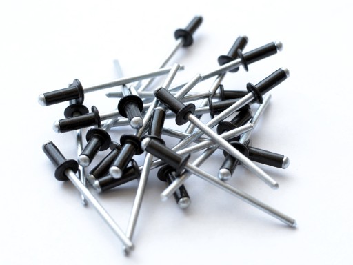 Nity trhací nit lakovaný čierny Al/St 4,8x12 10s