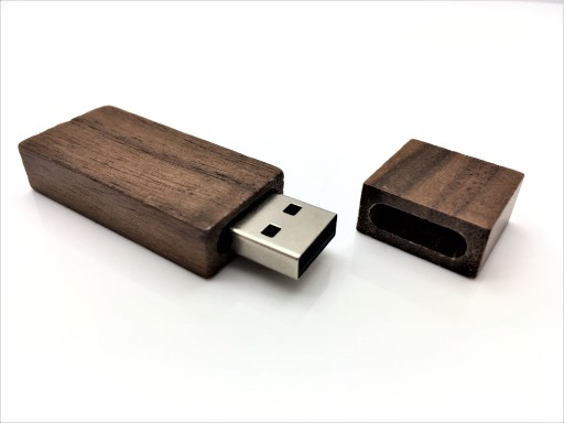 Drevený prívesok 8 GB USB ECO drevo za DARČEK