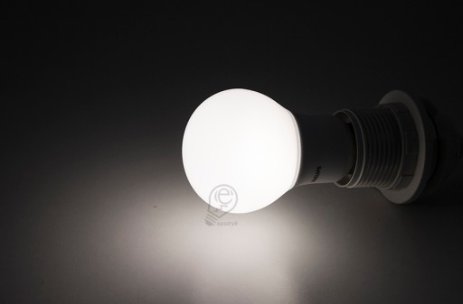 LED žiarovka PHILIPS E27 5W = 40W 4000K NEUTRÁLNA BIELA 470lm 200° A60