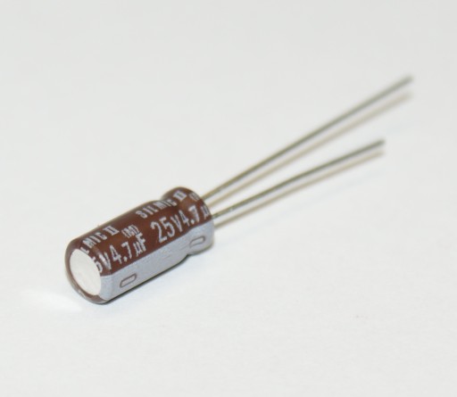 ELNA SILMIC II RFS 4,7uF/25V PRE AUDIO 4 ks (#106)