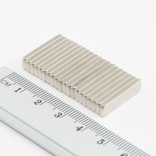 NEODYMOVÝ MAGNET TANIER 20x5x2 N38 - 12 KS