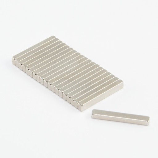 NEODYMOVÝ MAGNET 20x3x2 N38H - 15 KS